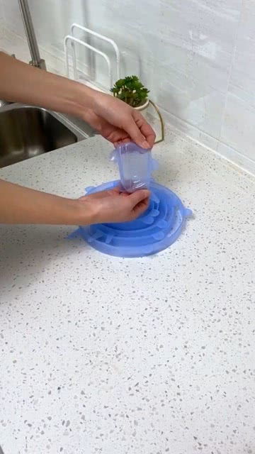 老婆買的這個(gè)保鮮蓋不錯(cuò),食品硅膠材質(zhì),干凈衛(wèi)生無異味